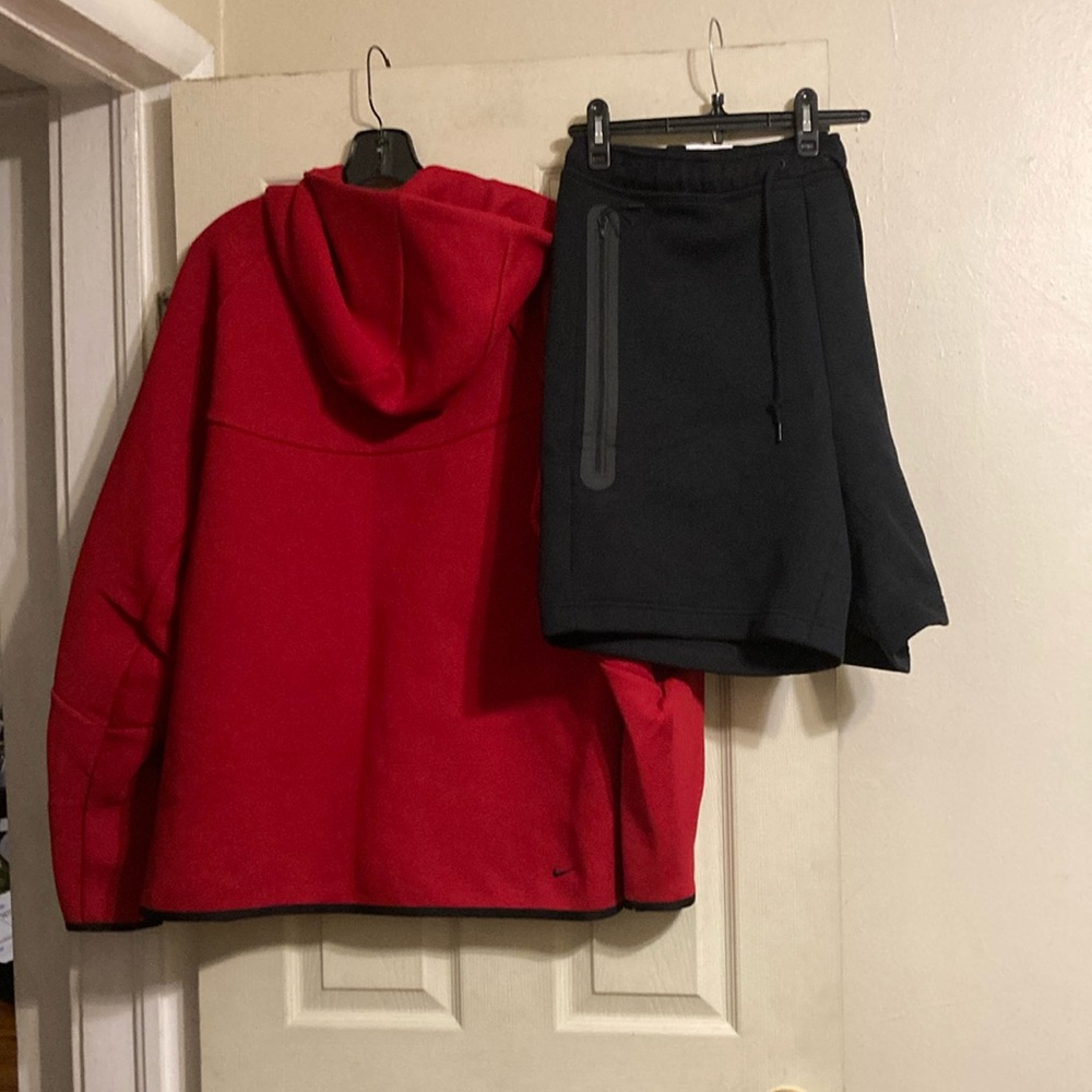 NWT Nike Sportswear Tech Fleece 2-piece Hoodie/Shorts - Gym Red/Black - Picture 13 of 14